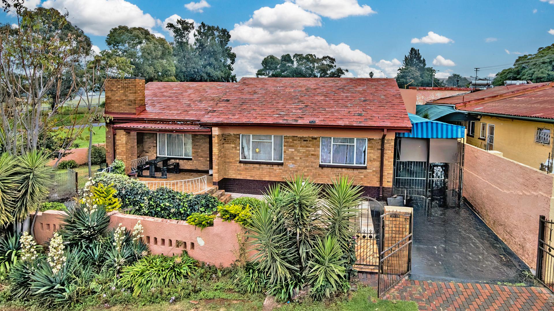 Front View of property in Bosmont