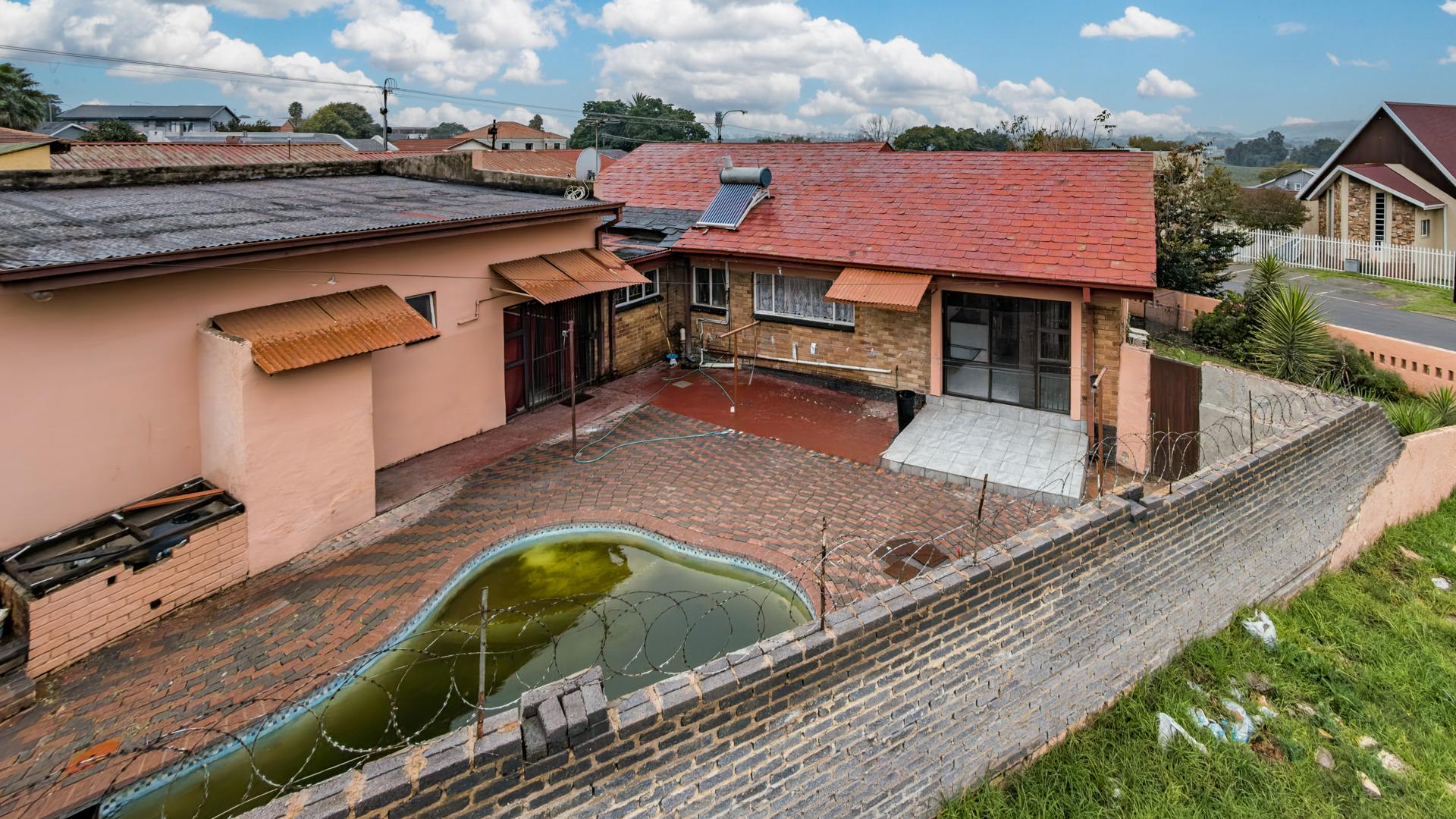 Backyard of property in Bosmont