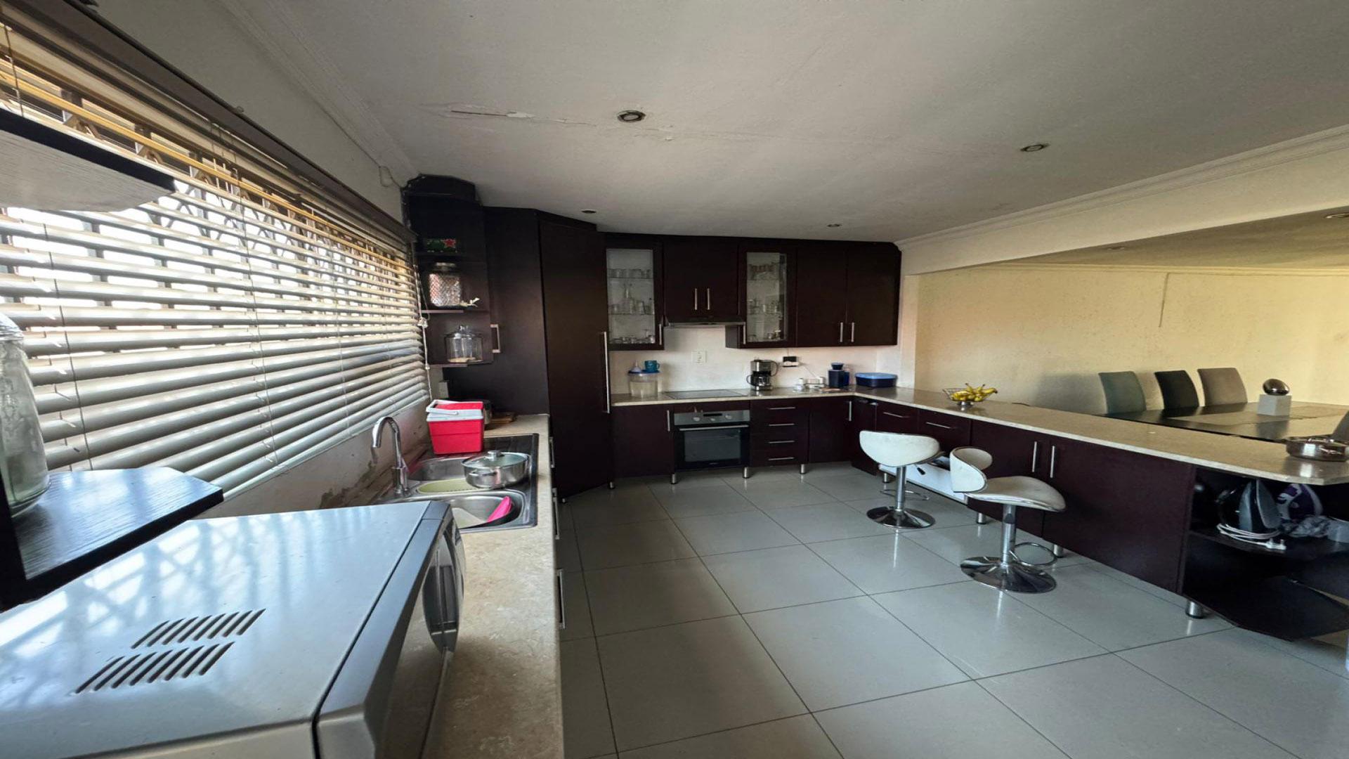 Kitchen of property in Mondeor