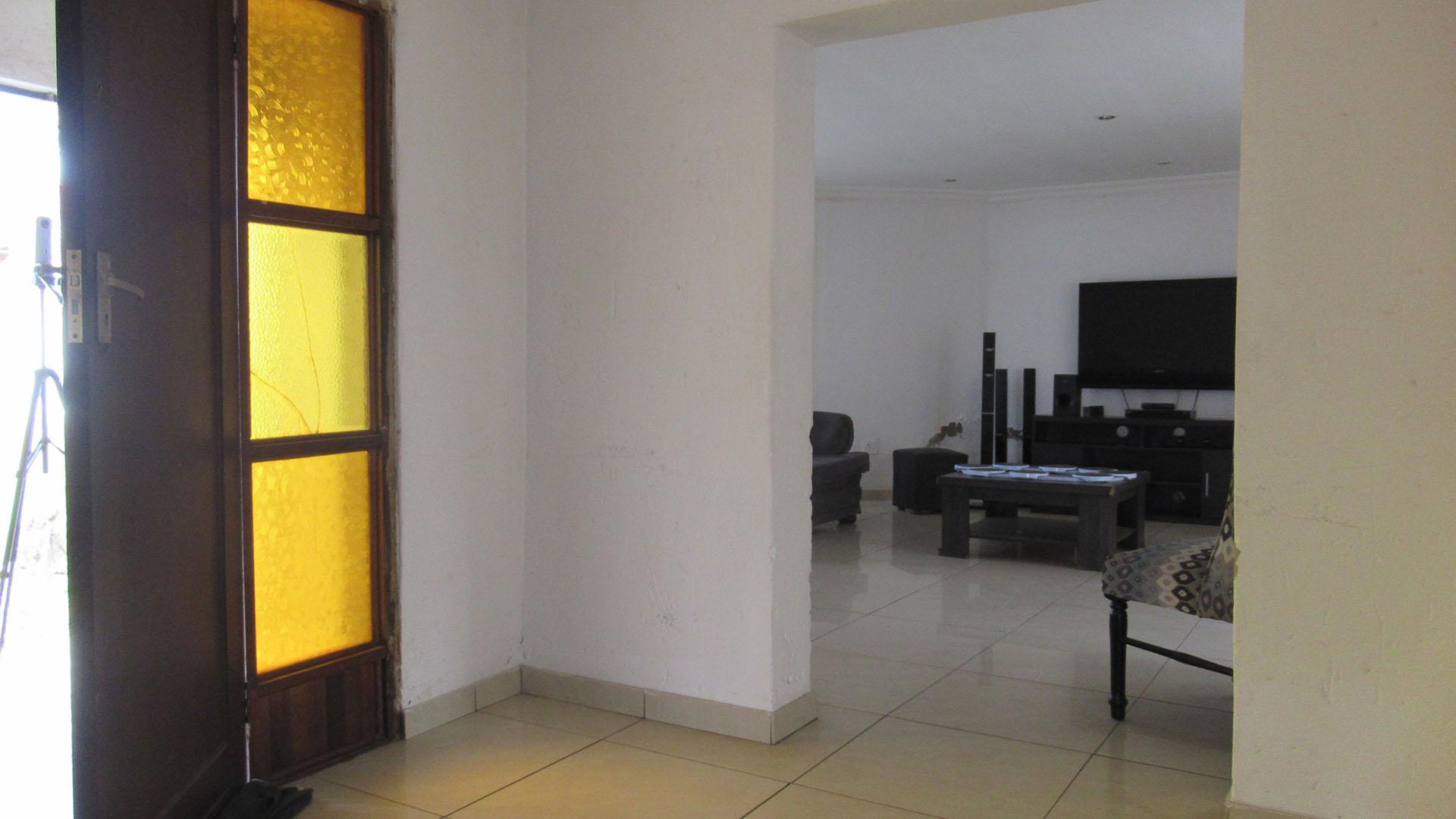 Spaces - 33 square meters of property in Mondeor