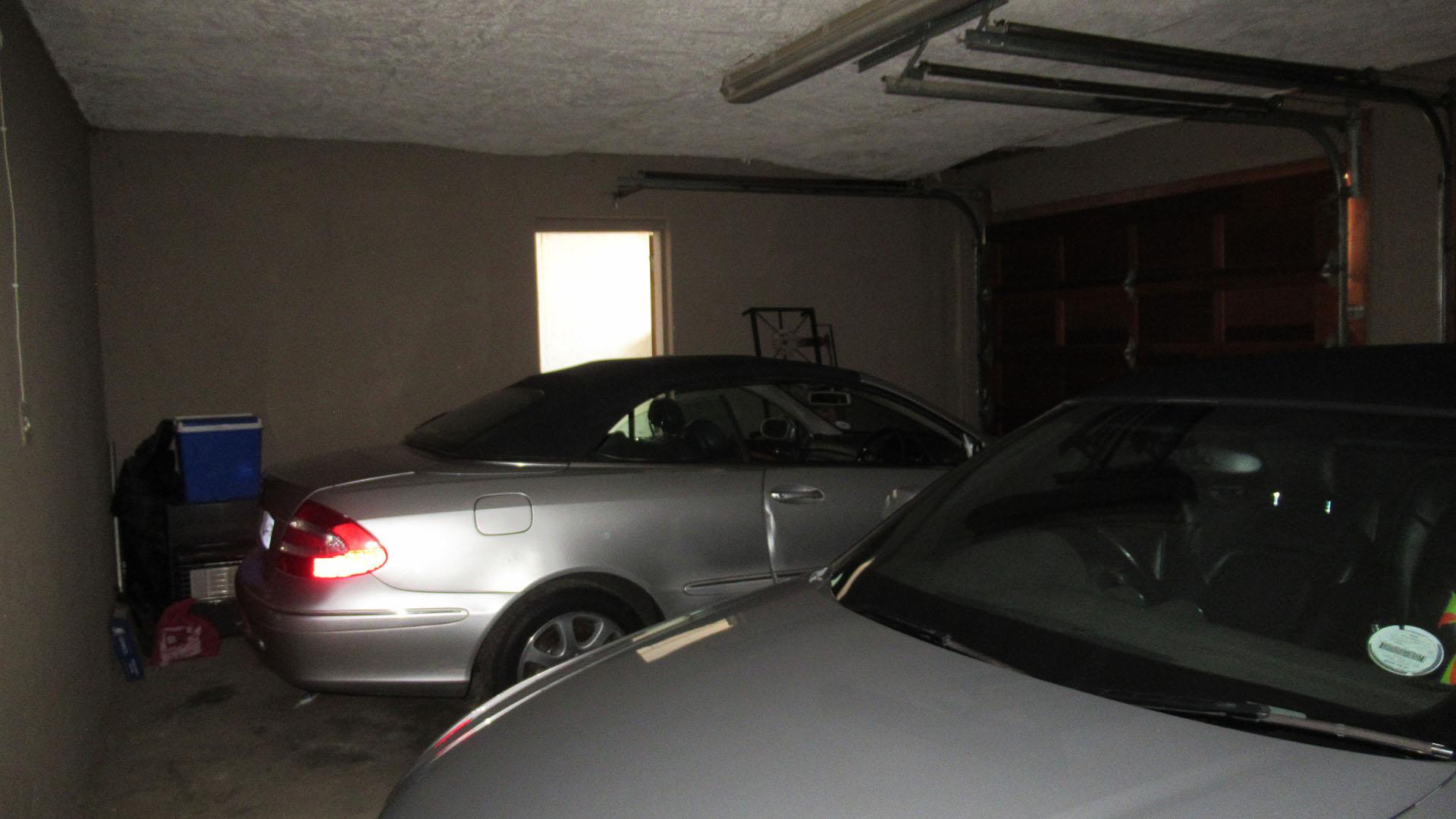 Garage - 38 square meters of property in Mondeor