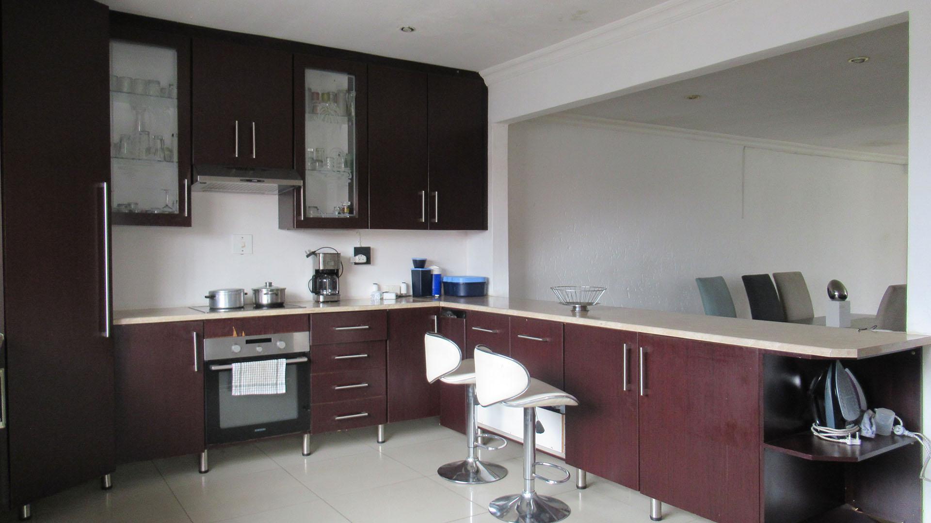 Kitchen - 18 square meters of property in Mondeor