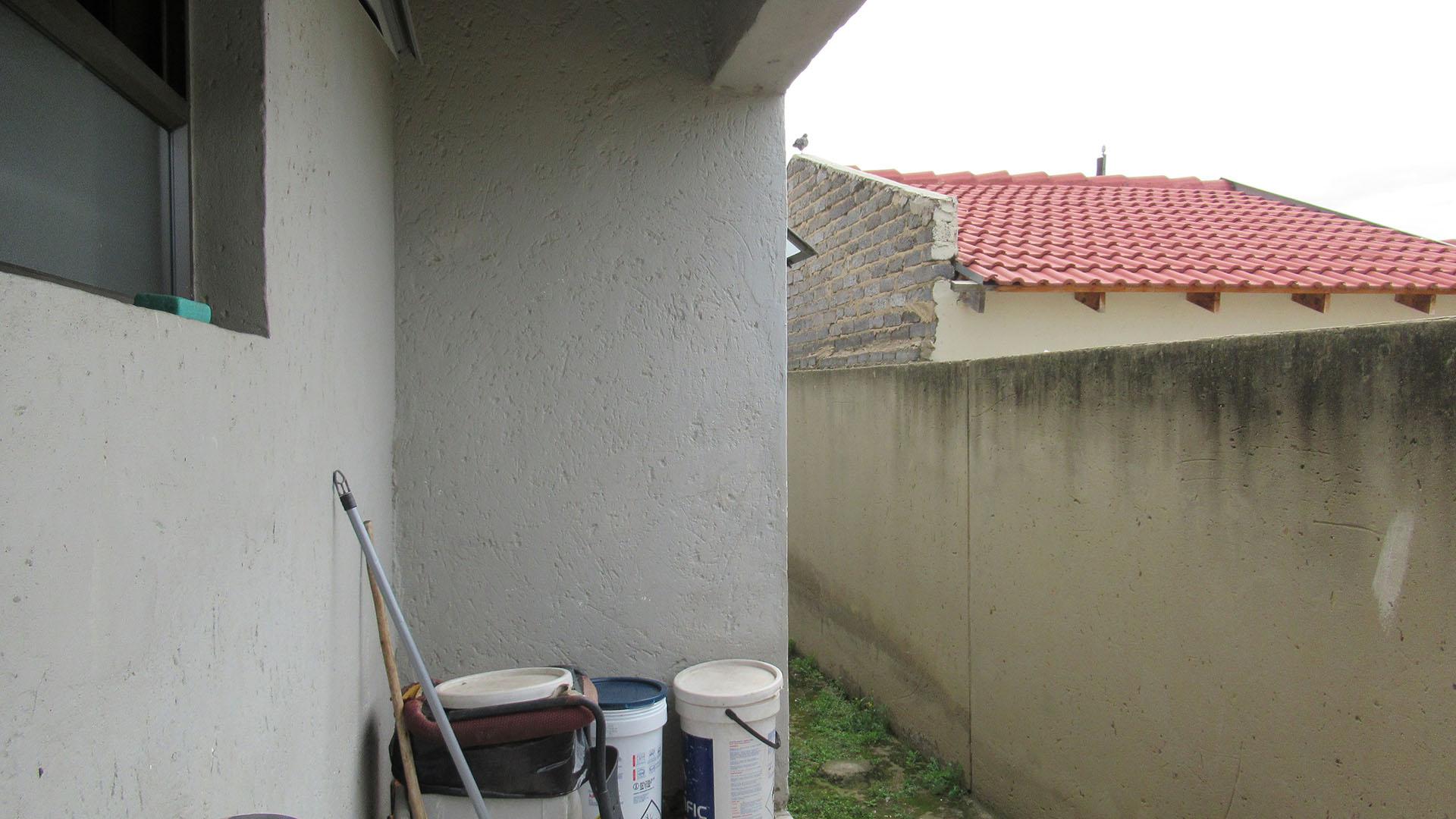 Front View of property in Mondeor