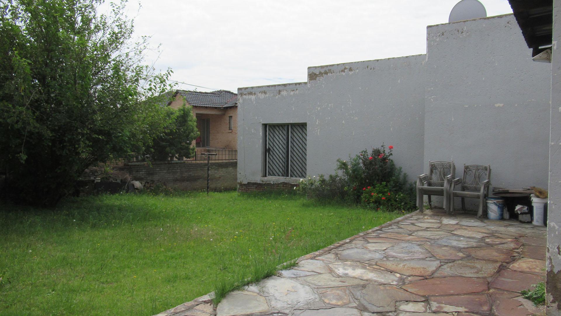 Backyard of property in Mondeor