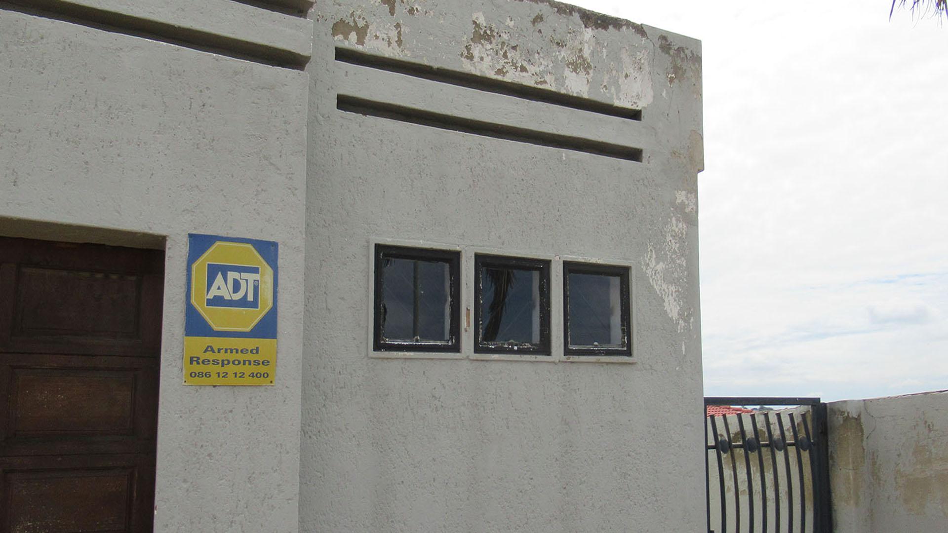 Front View of property in Mondeor