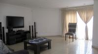Lounges - 52 square meters of property in Mondeor