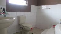 Bathroom 1 - 7 square meters of property in Mondeor