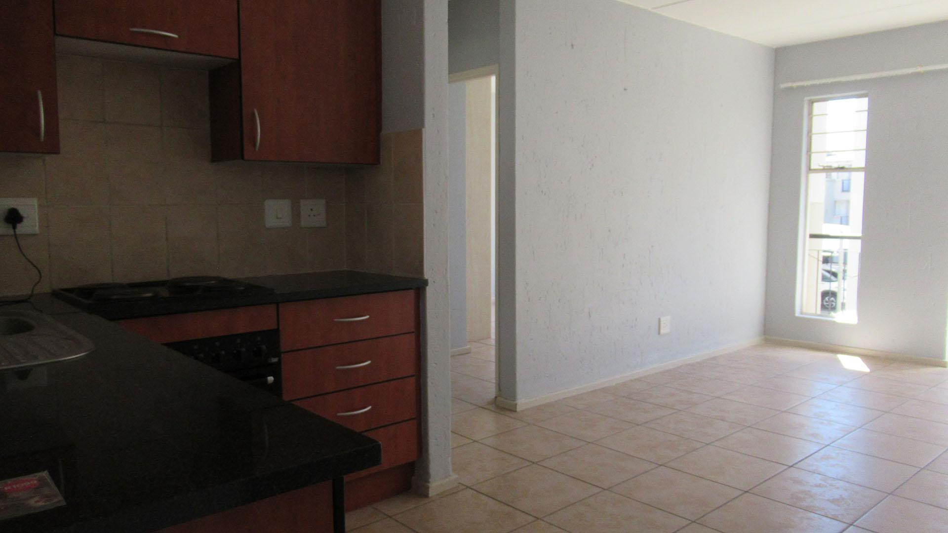 Lounges - 15 square meters of property in Klippoortje