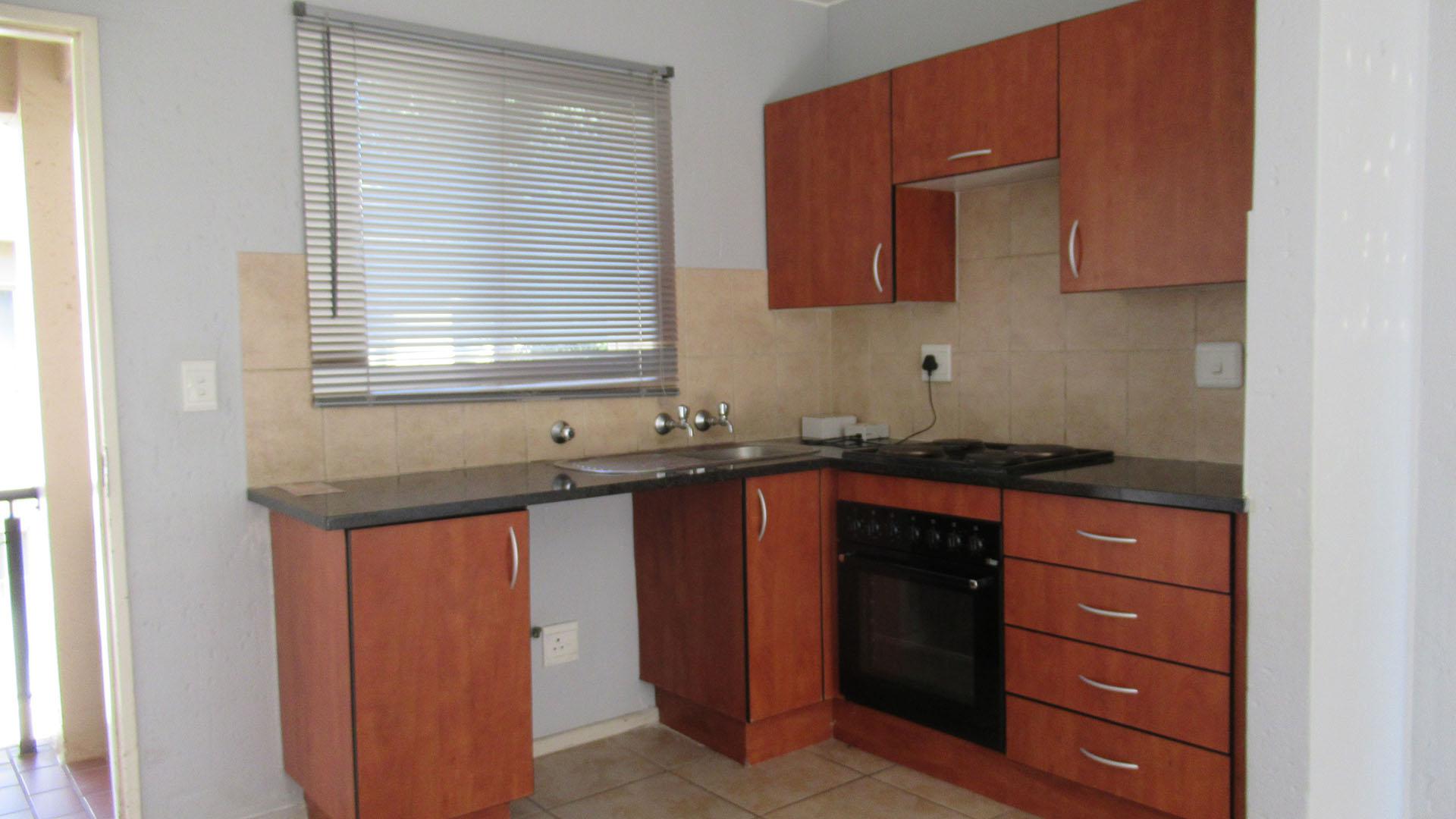Kitchen - 7 square meters of property in Klippoortje