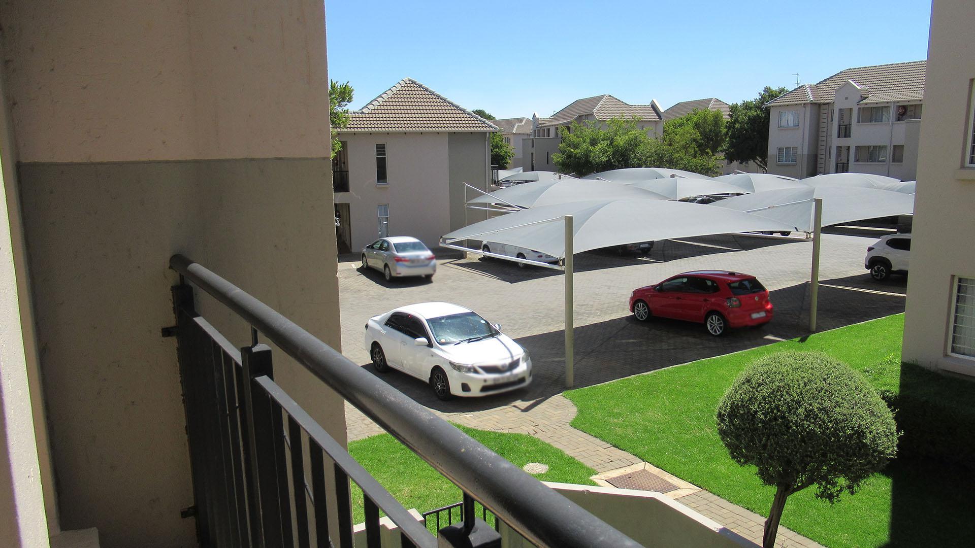 Balcony - 3 square meters of property in Klippoortje