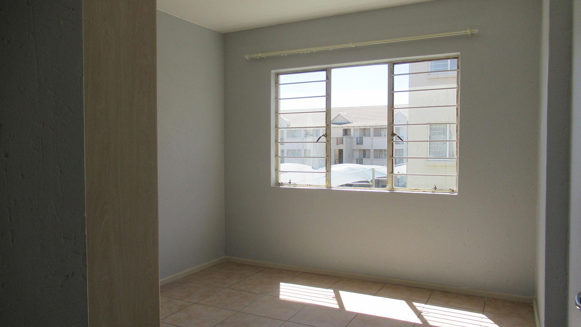 Bed Room 1 - 12 square meters of property in Klippoortje