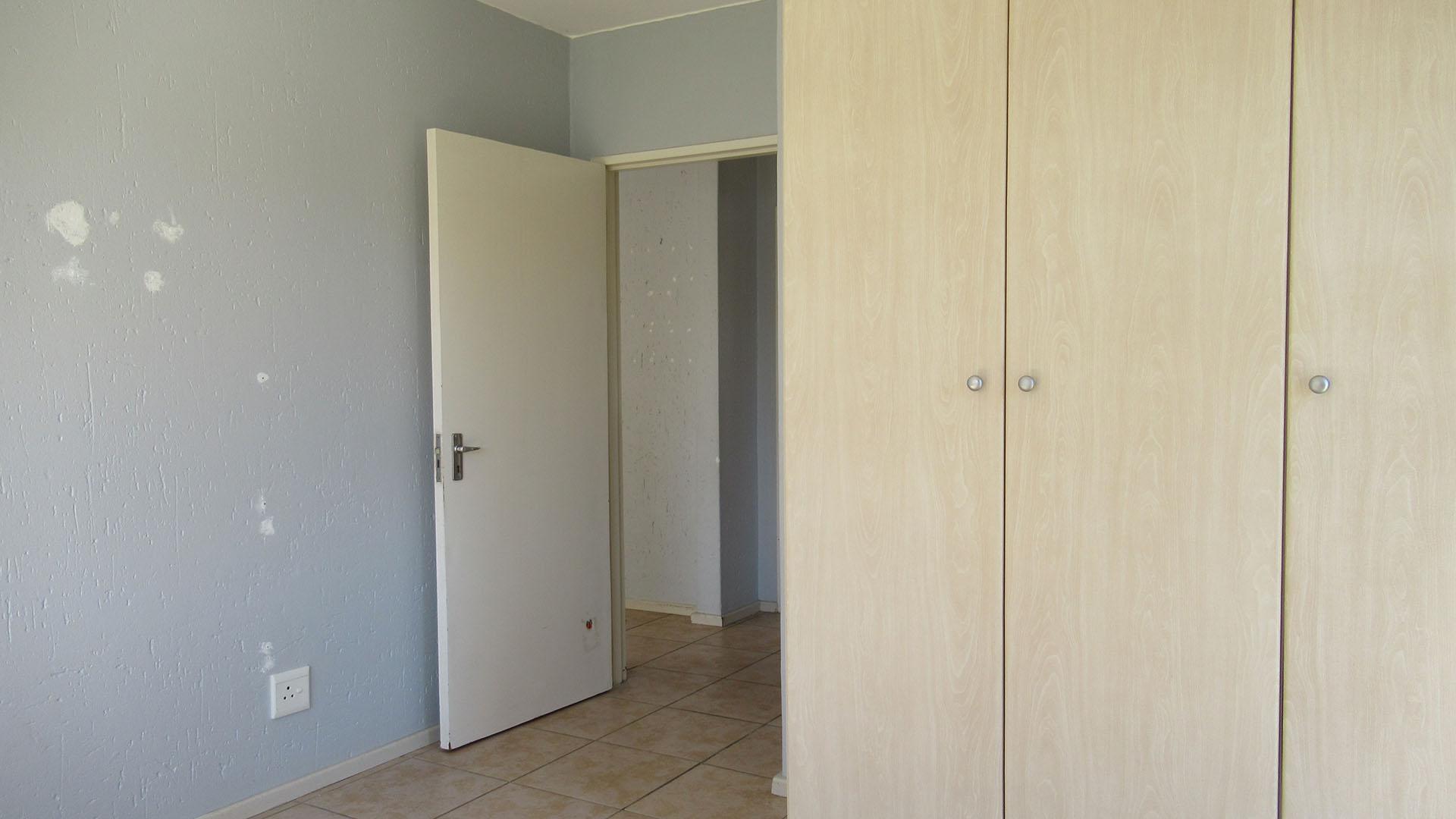 Bed Room 1 - 12 square meters of property in Klippoortje