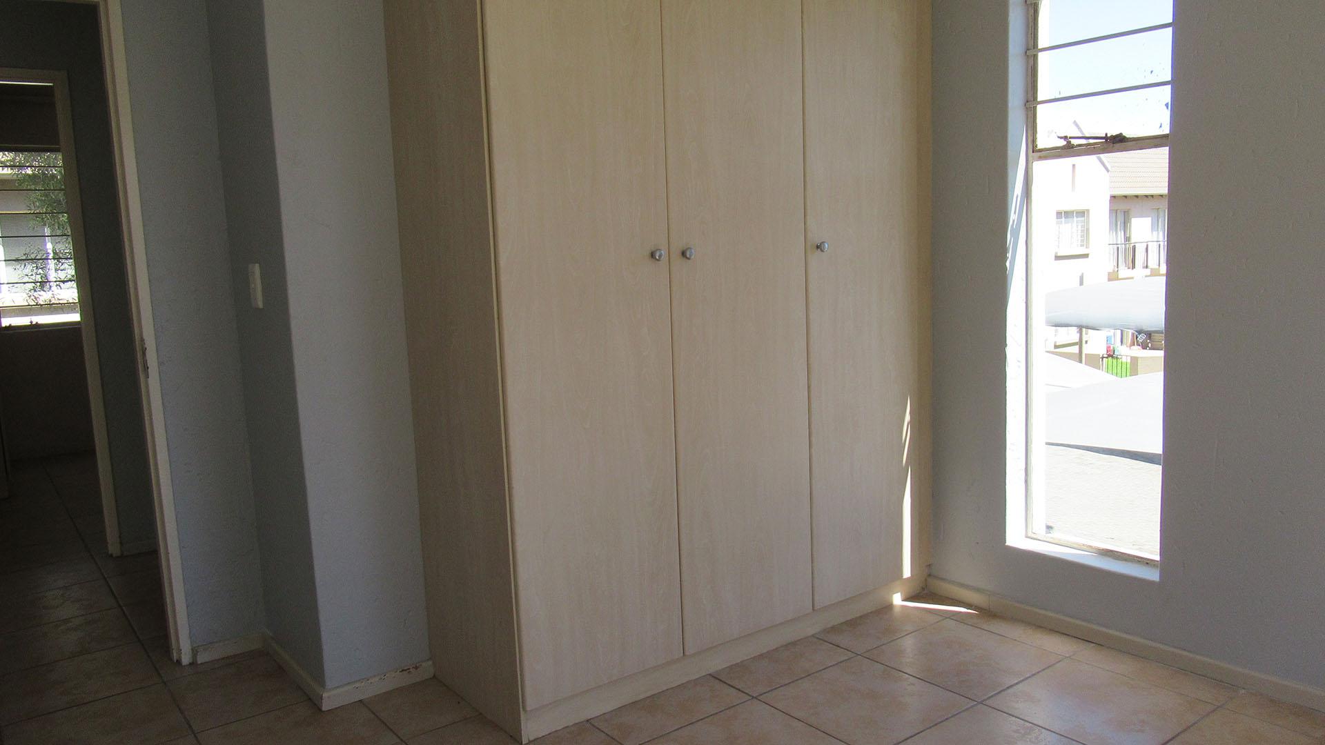 Bed Room 1 - 12 square meters of property in Klippoortje