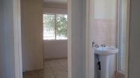 Bathroom 1 - 4 square meters of property in Klippoortje