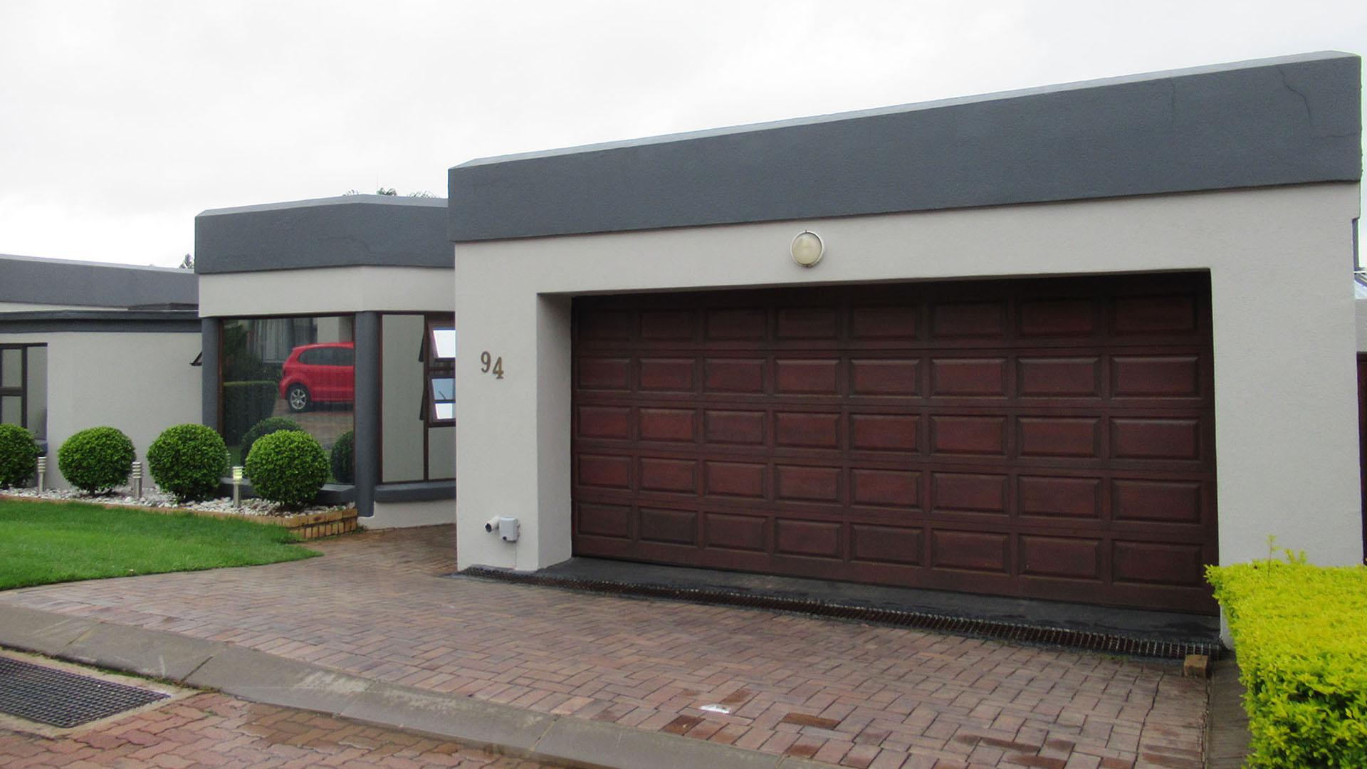 Front View of property in Paulshof