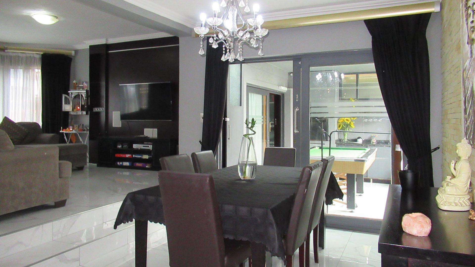 Dining Room - 14 square meters of property in Paulshof