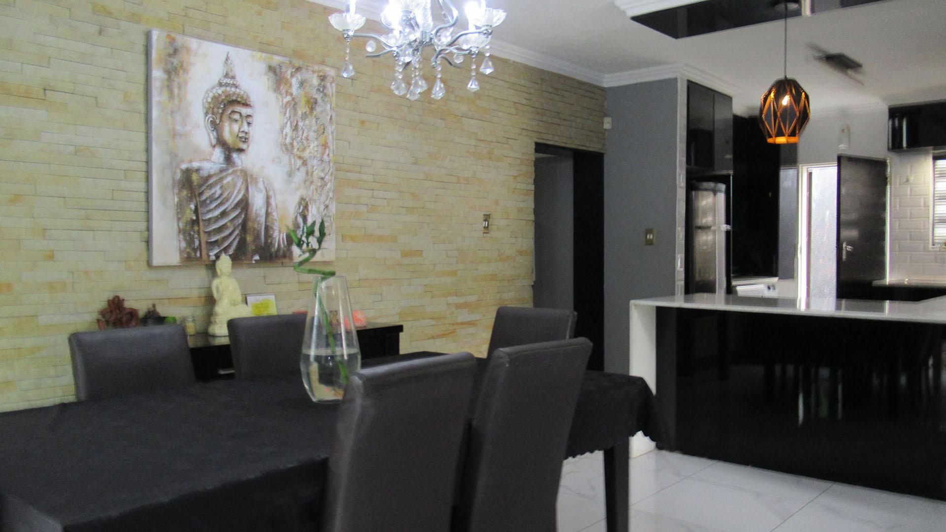 Dining Room - 14 square meters of property in Paulshof