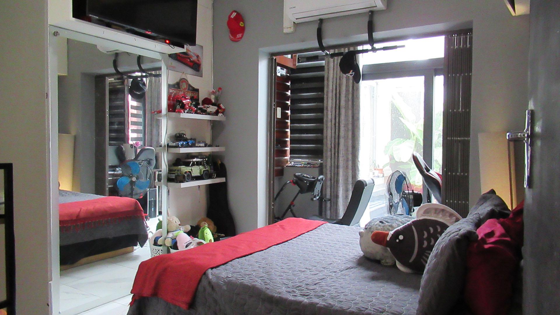 Bed Room 2 - 16 square meters of property in Paulshof