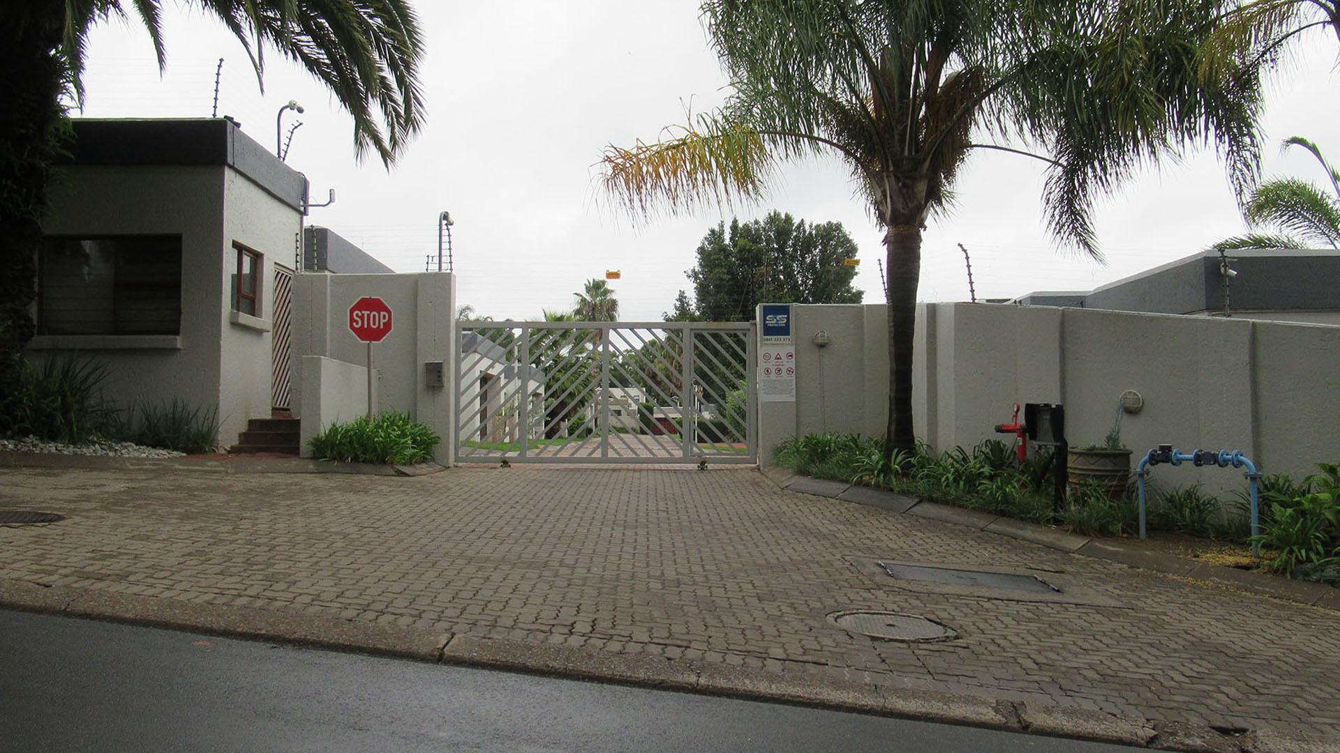 Front View of property in Paulshof