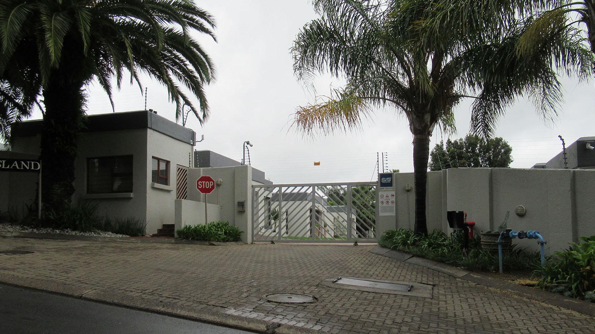 Front View of property in Paulshof