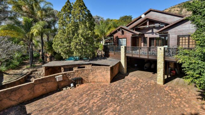8 Bedroom Freehold Residence for Sale For Sale in Pretoria North - Private Sale - MR707091
