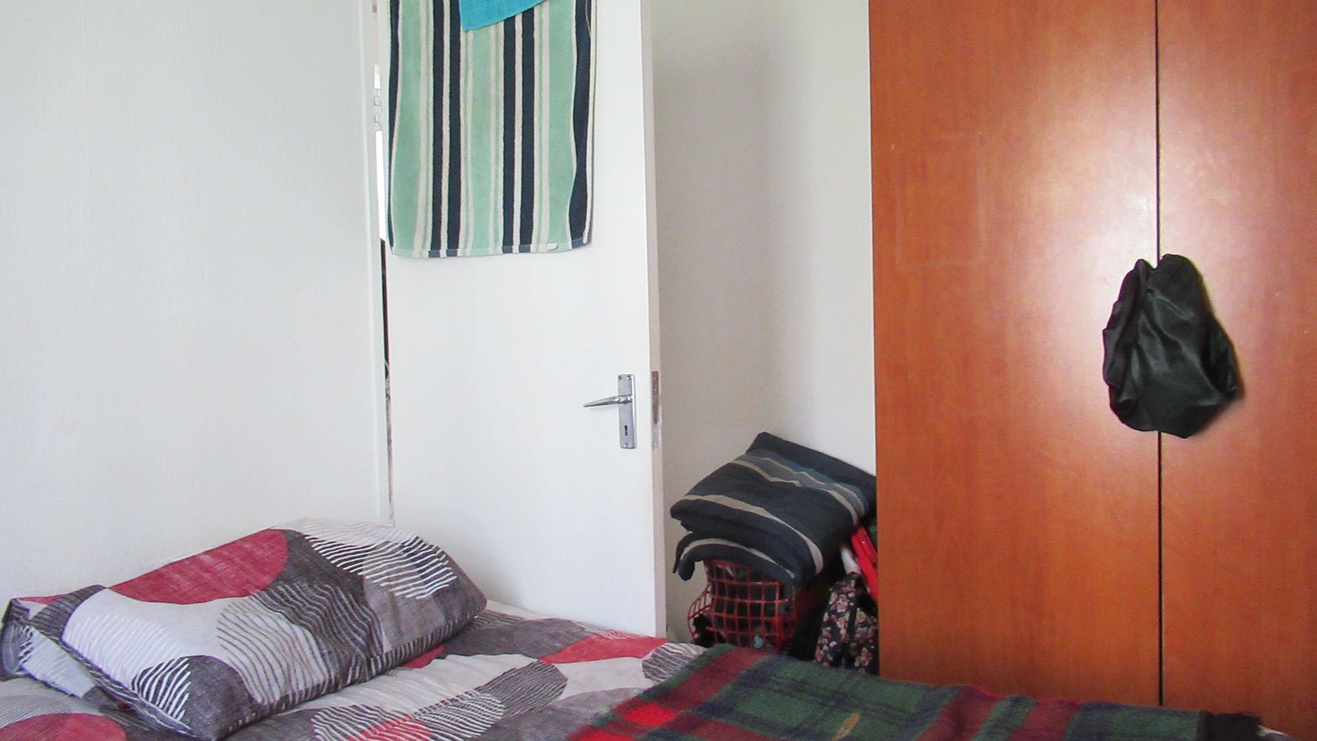 Bed Room 1 - 10 square meters of property in Whitney Gardens