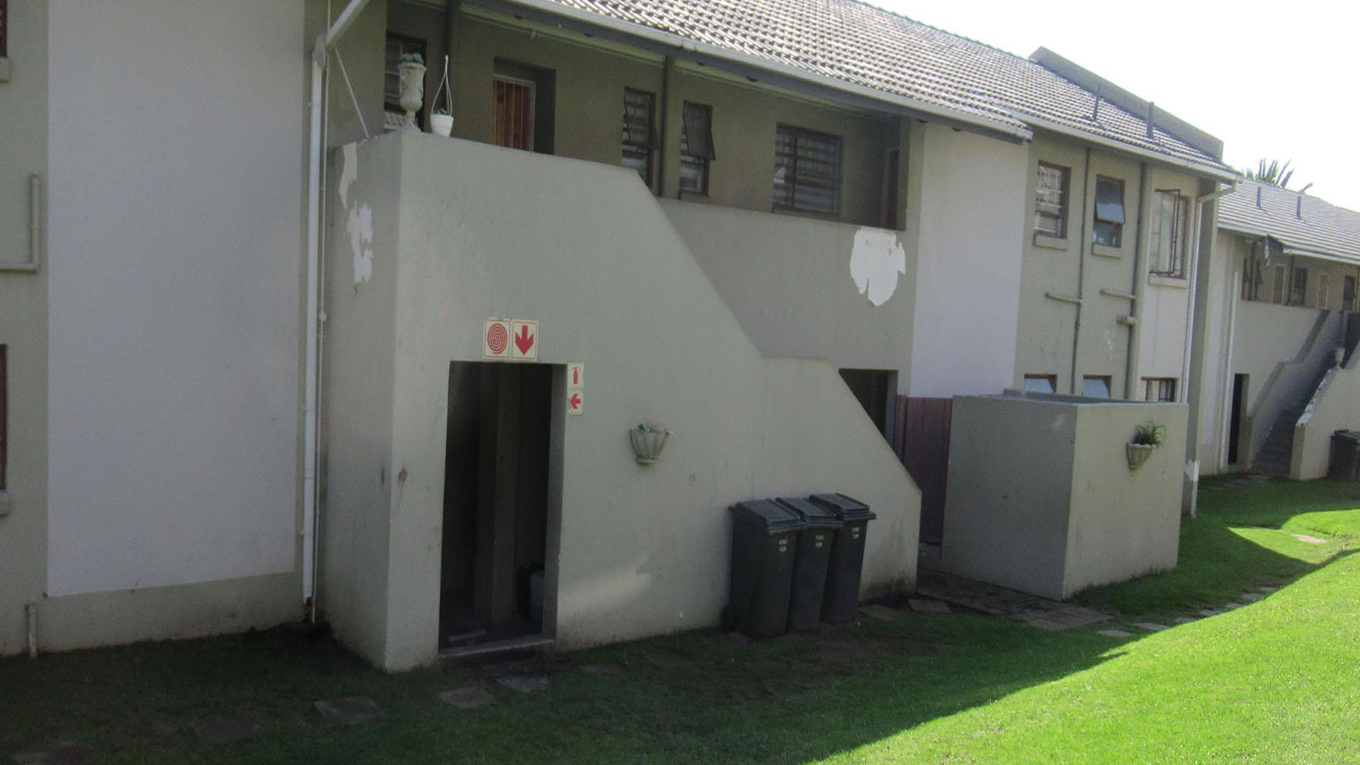 Front View of property in Whitney Gardens