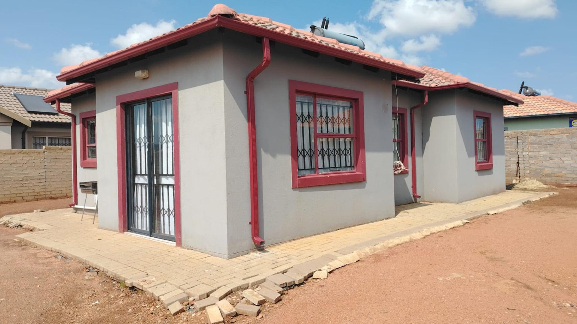 Front View of property in Klerksoord