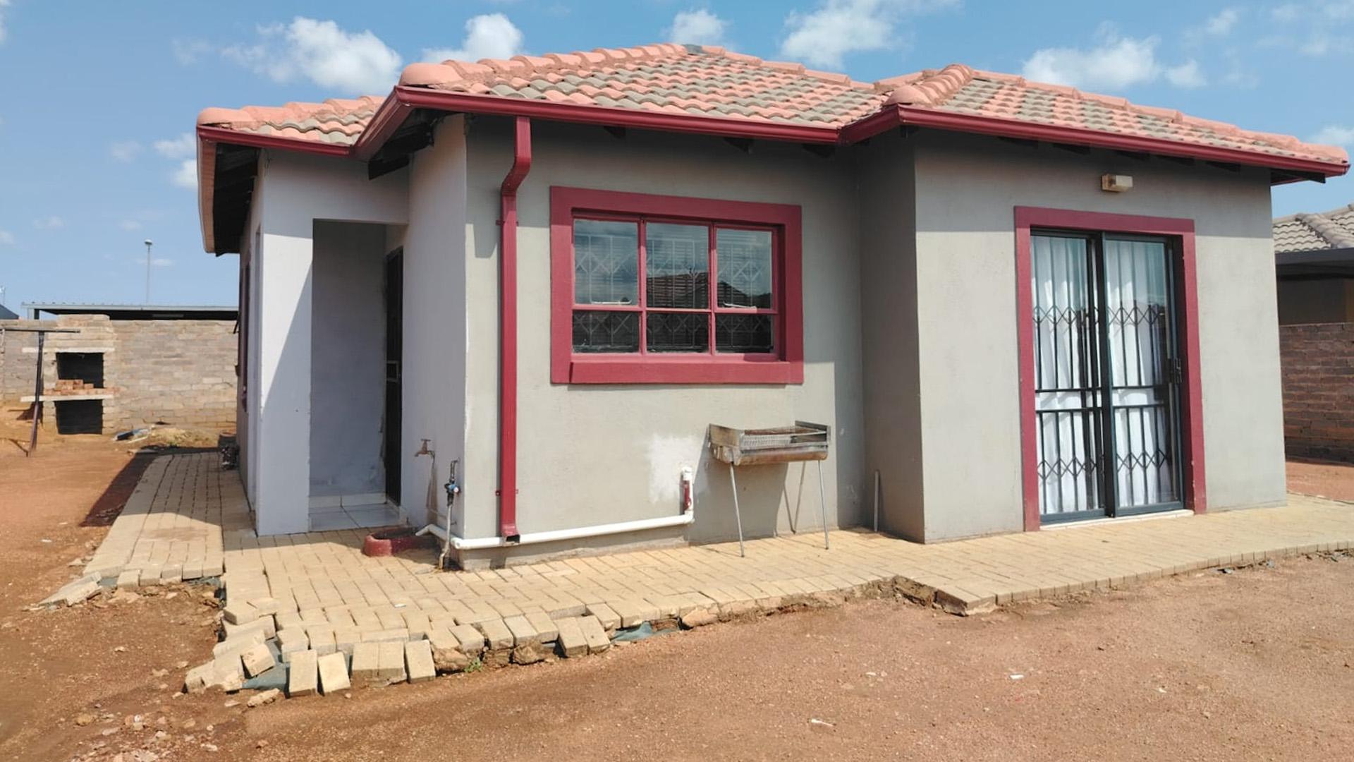 Front View of property in Klerksoord