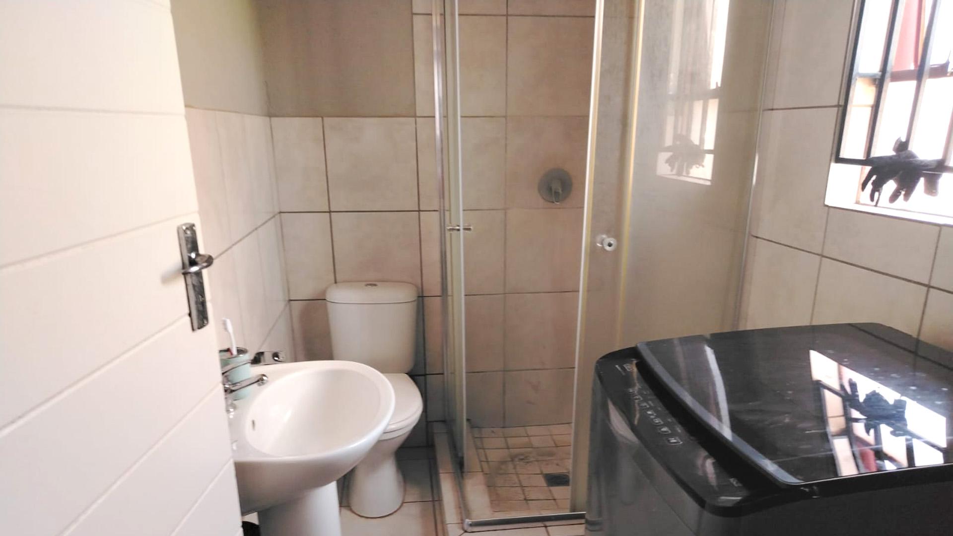 Main Bathroom of property in Klerksoord