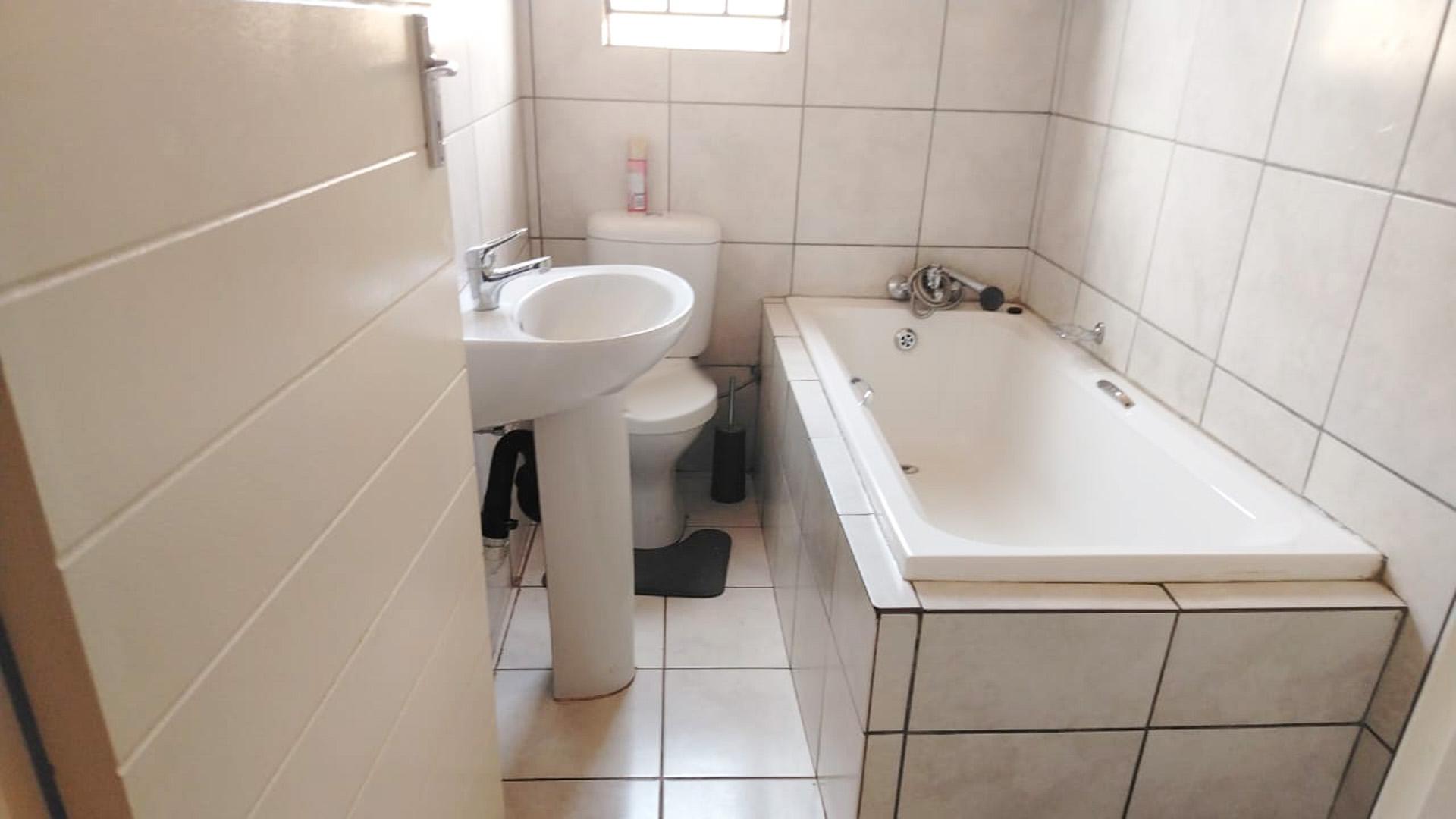 Bathroom 1 of property in Klerksoord