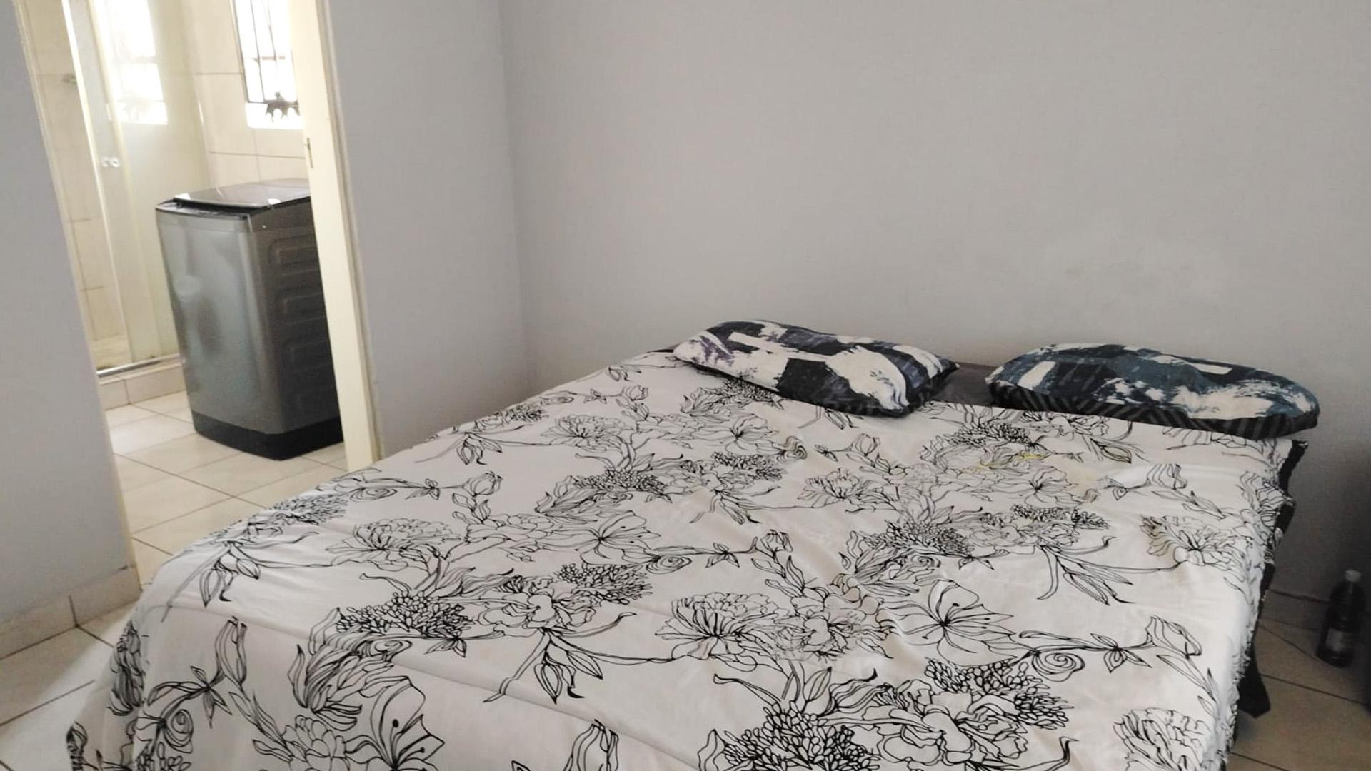 Main Bedroom of property in Klerksoord