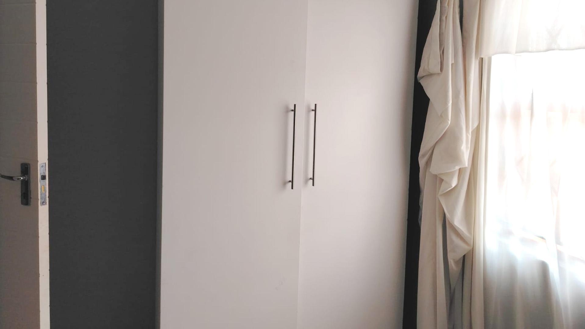 Bed Room 1 of property in Klerksoord