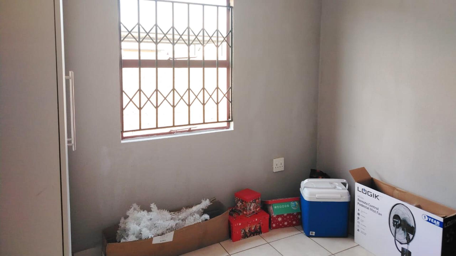 Bed Room 2 of property in Klerksoord