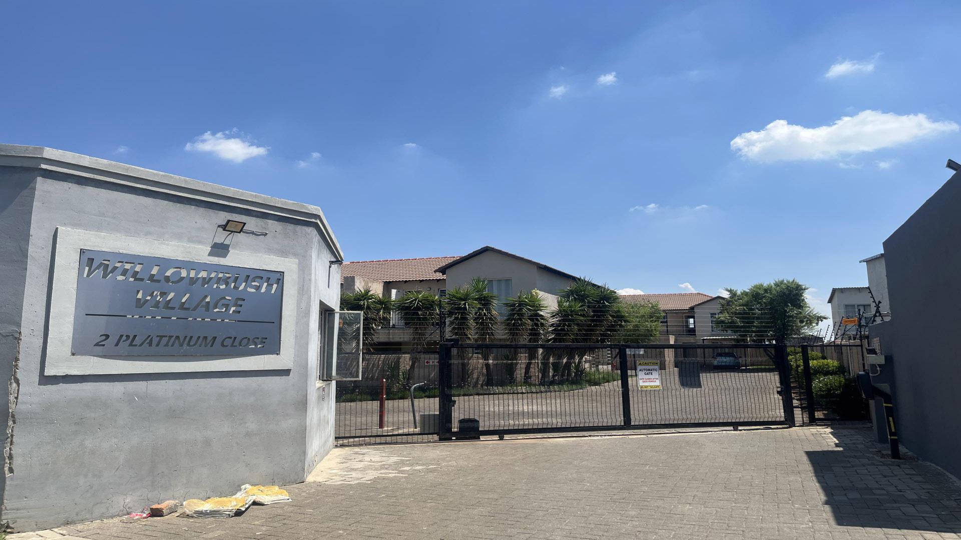 Front View of property in Albertsdal