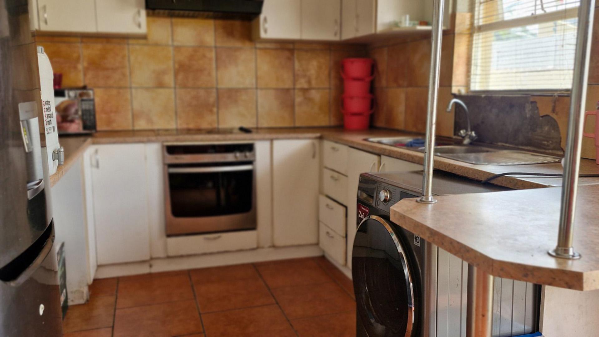 Kitchen of property in Table View