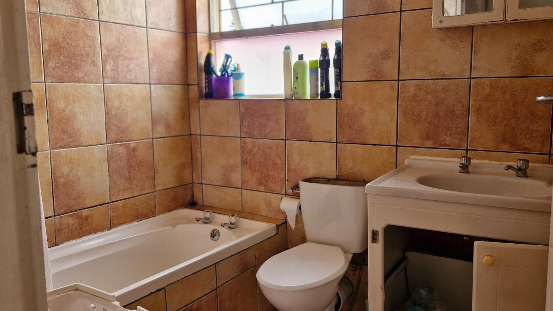Bathroom 1 of property in Table View