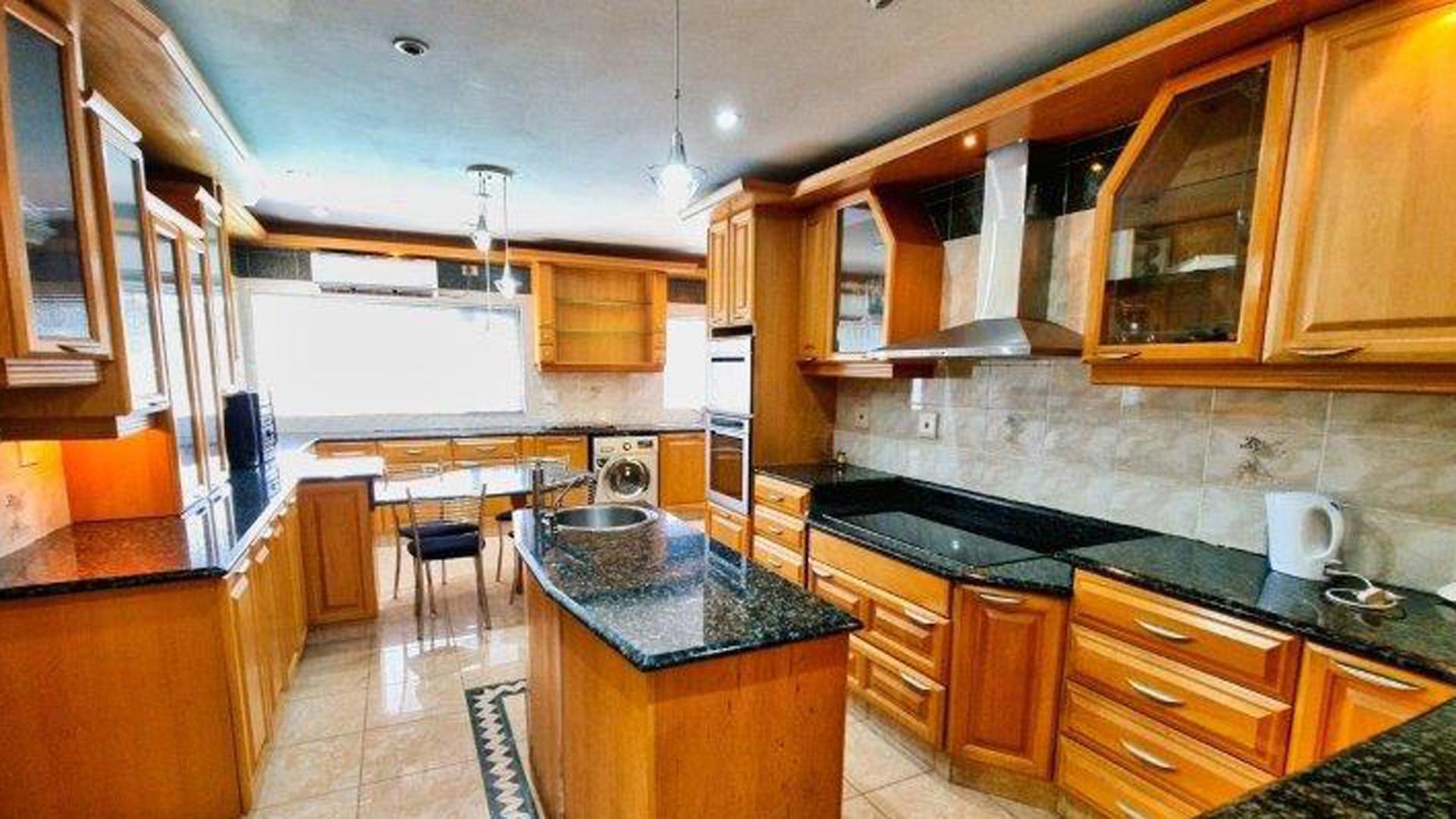 Kitchen of property in Umhlatuzana 