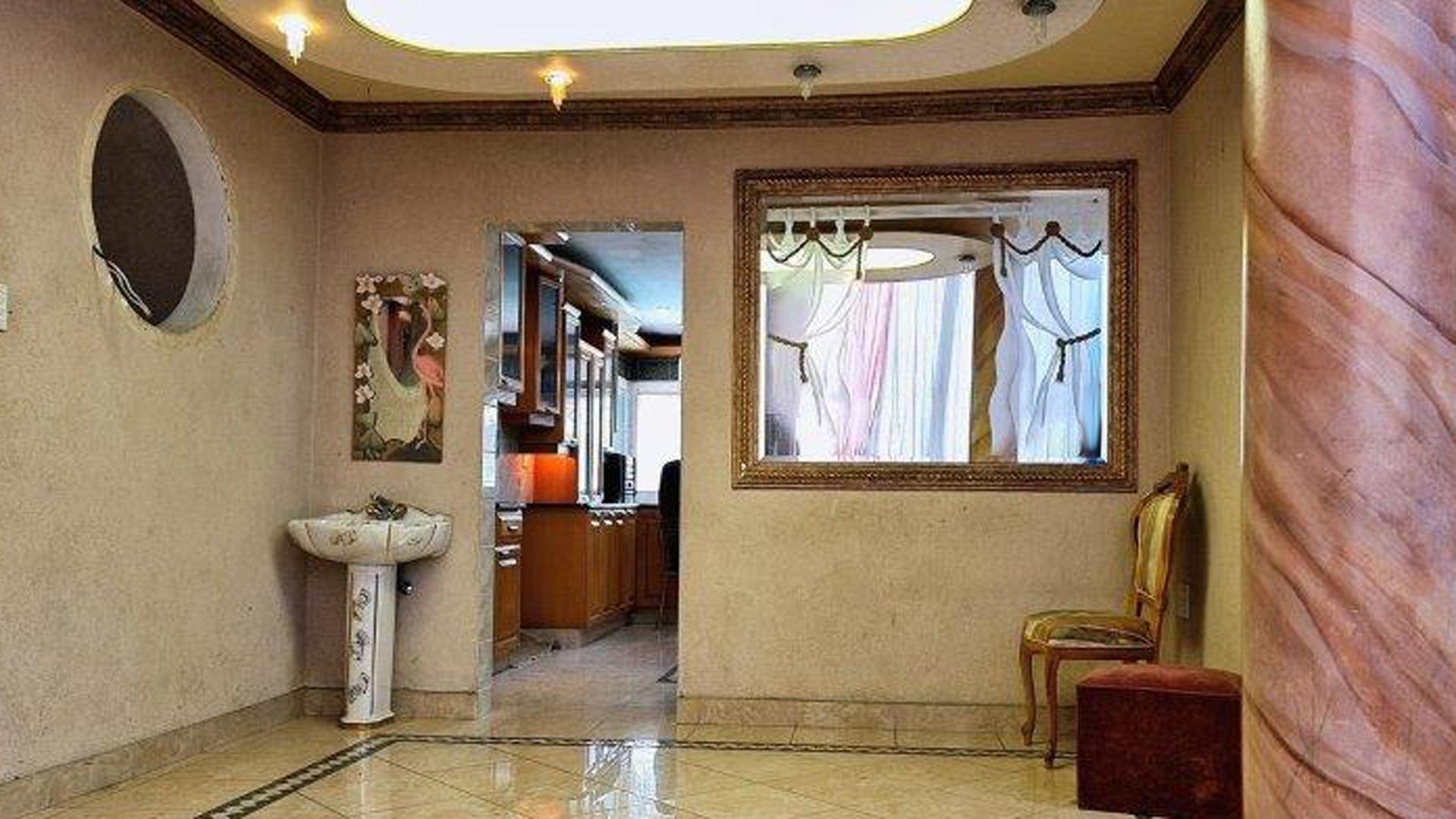 Foyer of property in Umhlatuzana 