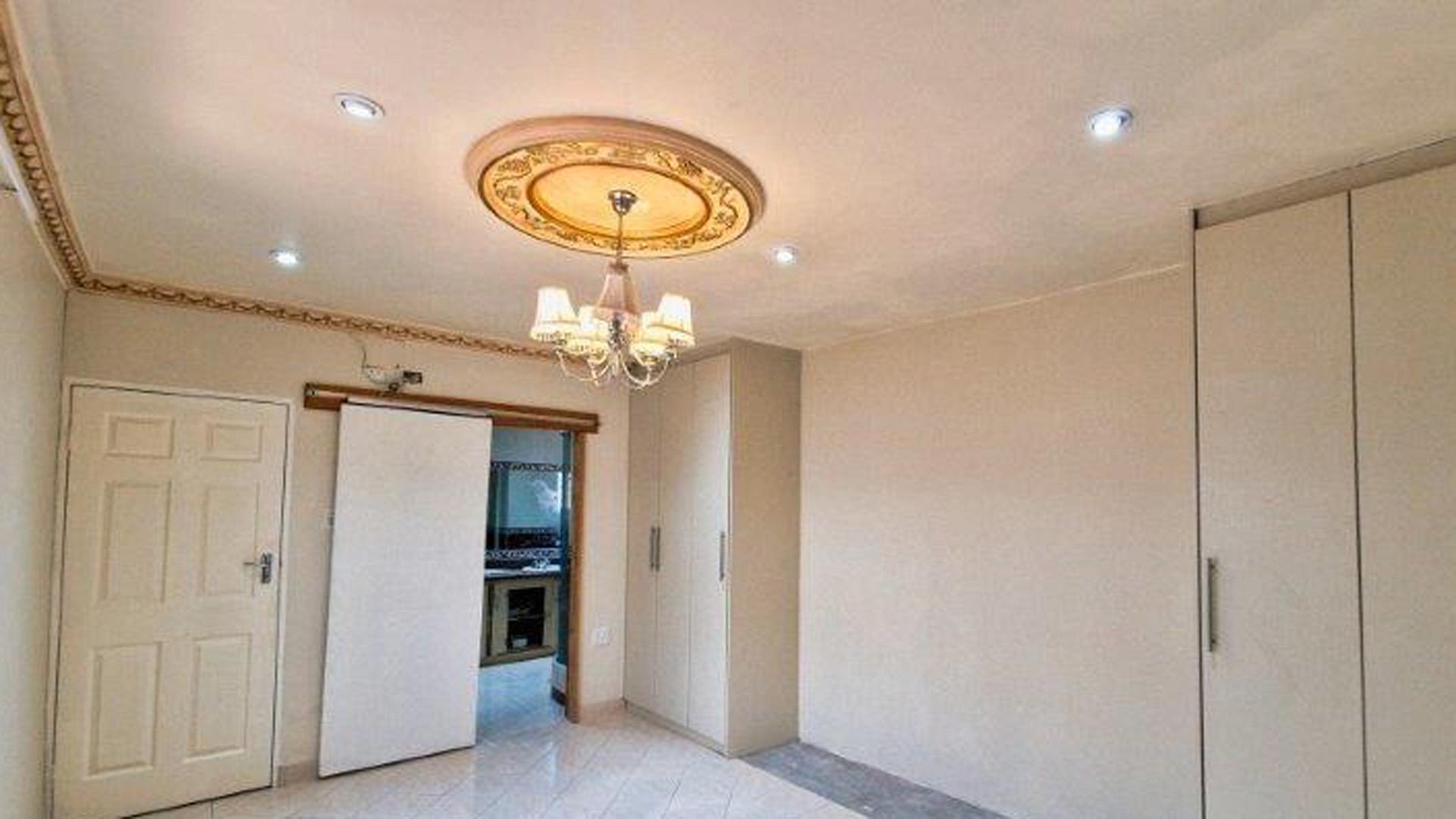 Bed Room 1 of property in Umhlatuzana 