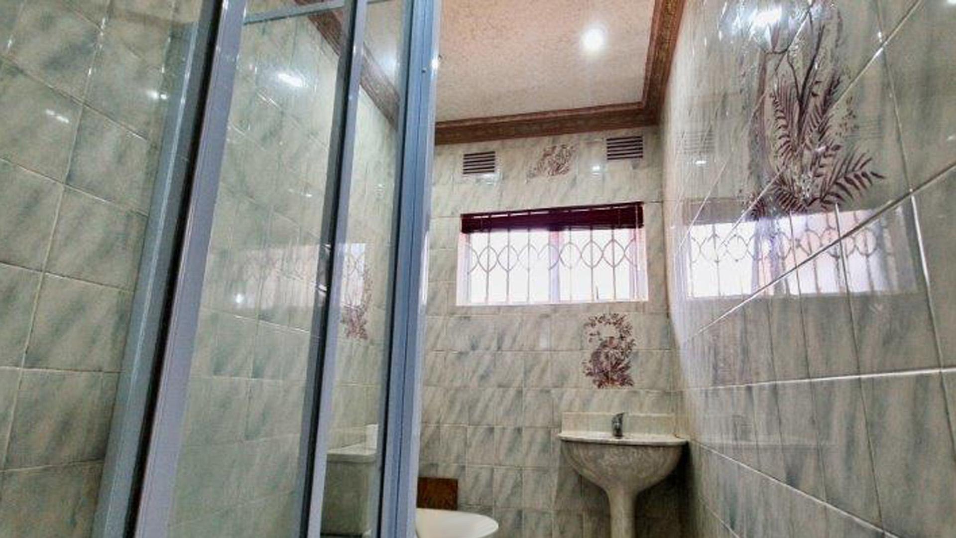 Bathroom 3+ of property in Umhlatuzana 