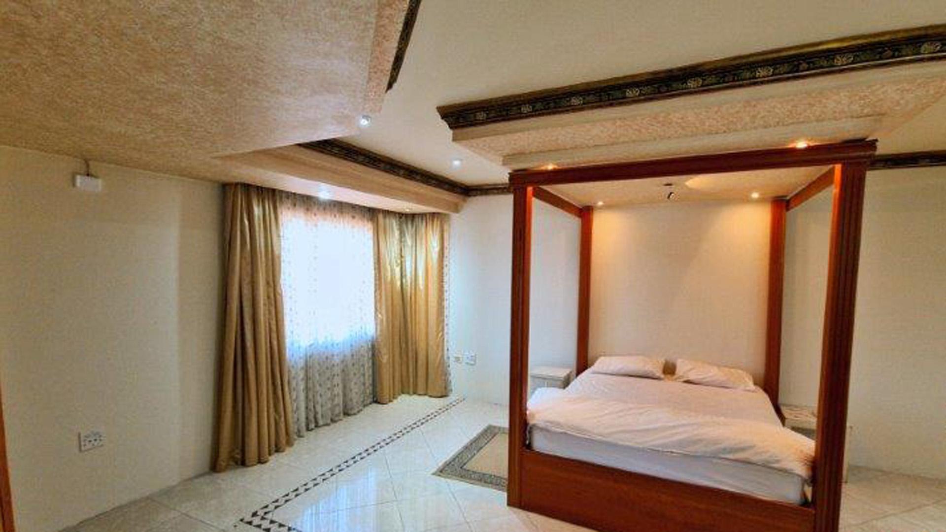 Main Bedroom of property in Umhlatuzana 