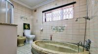 Bathroom 2 of property in Umhlatuzana 