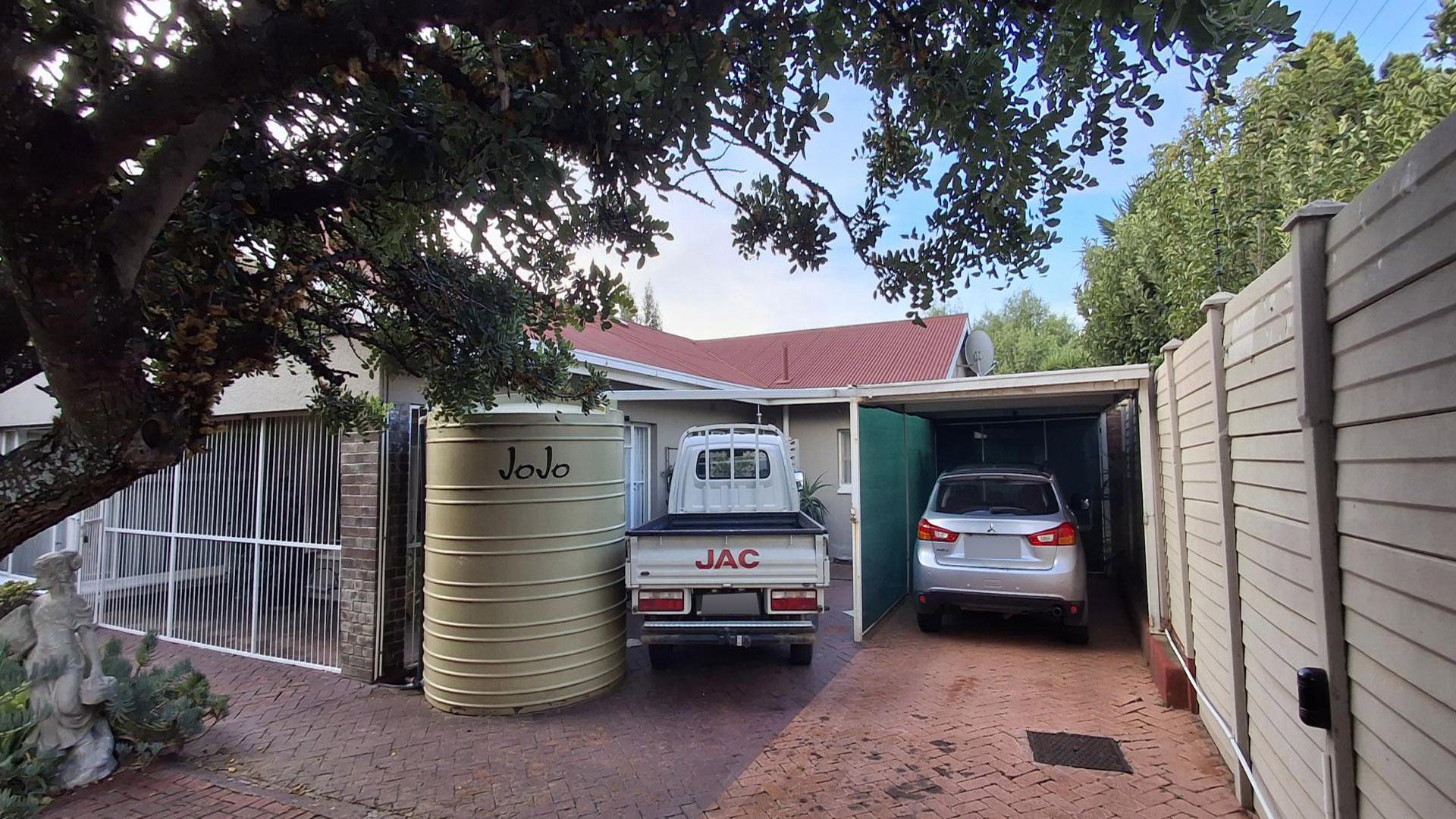 Carport  of property in Bloemfontein