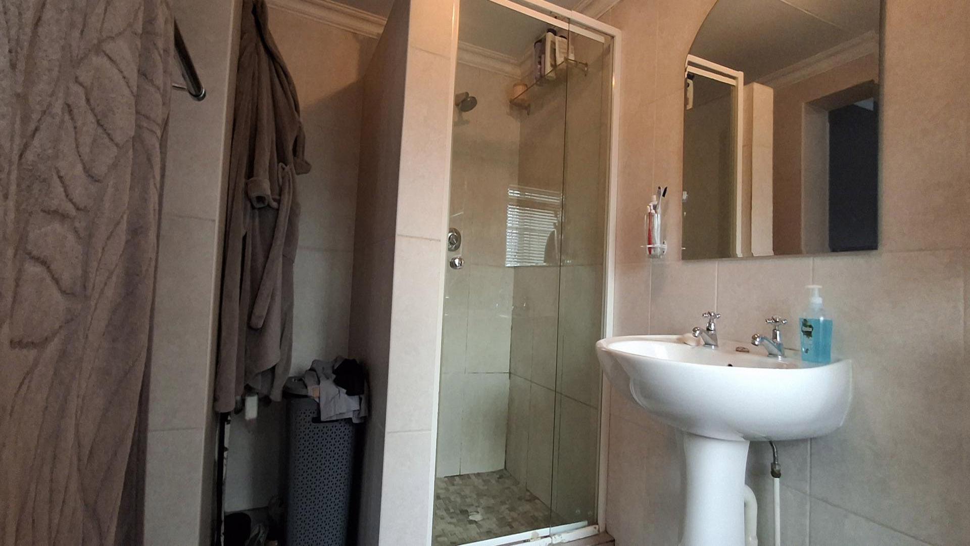 Main Bathroom of property in Bloemfontein