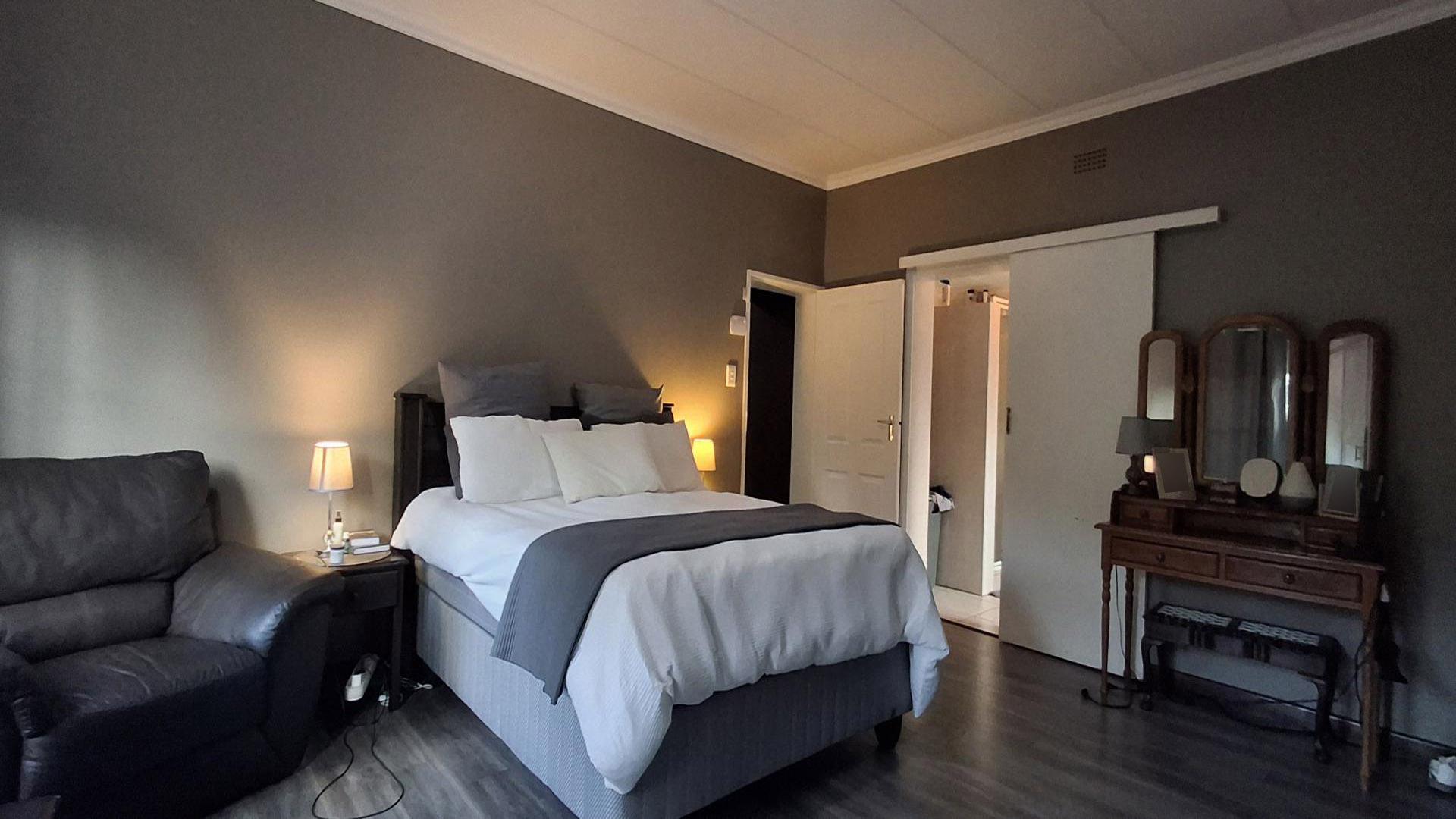 Main Bedroom of property in Bloemfontein