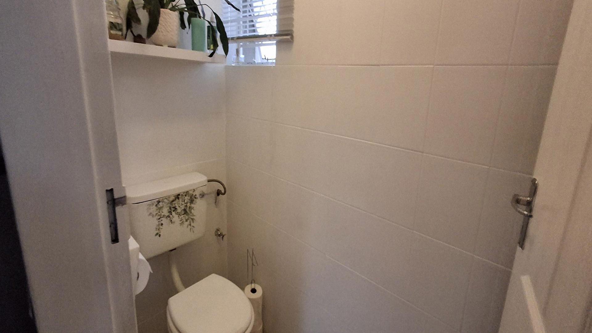 Bathroom 2 of property in Bloemfontein