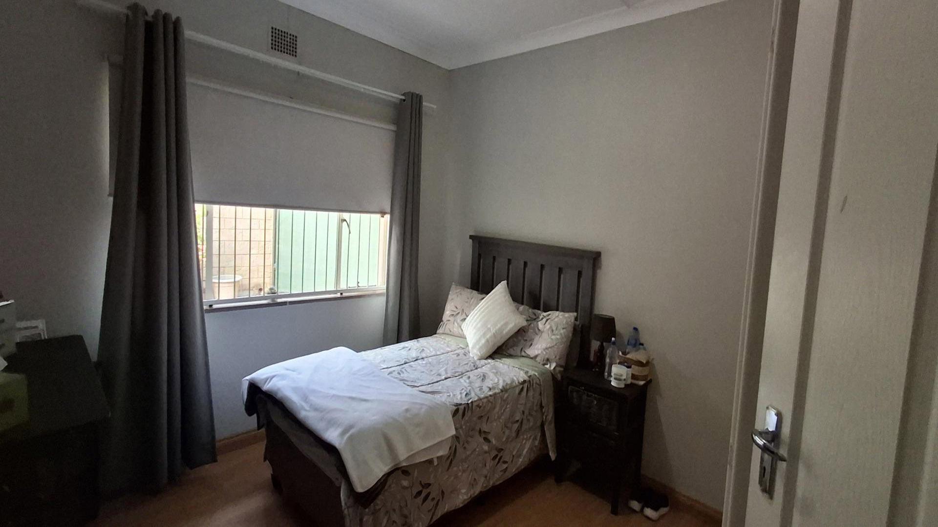 Bed Room 1 of property in Bloemfontein