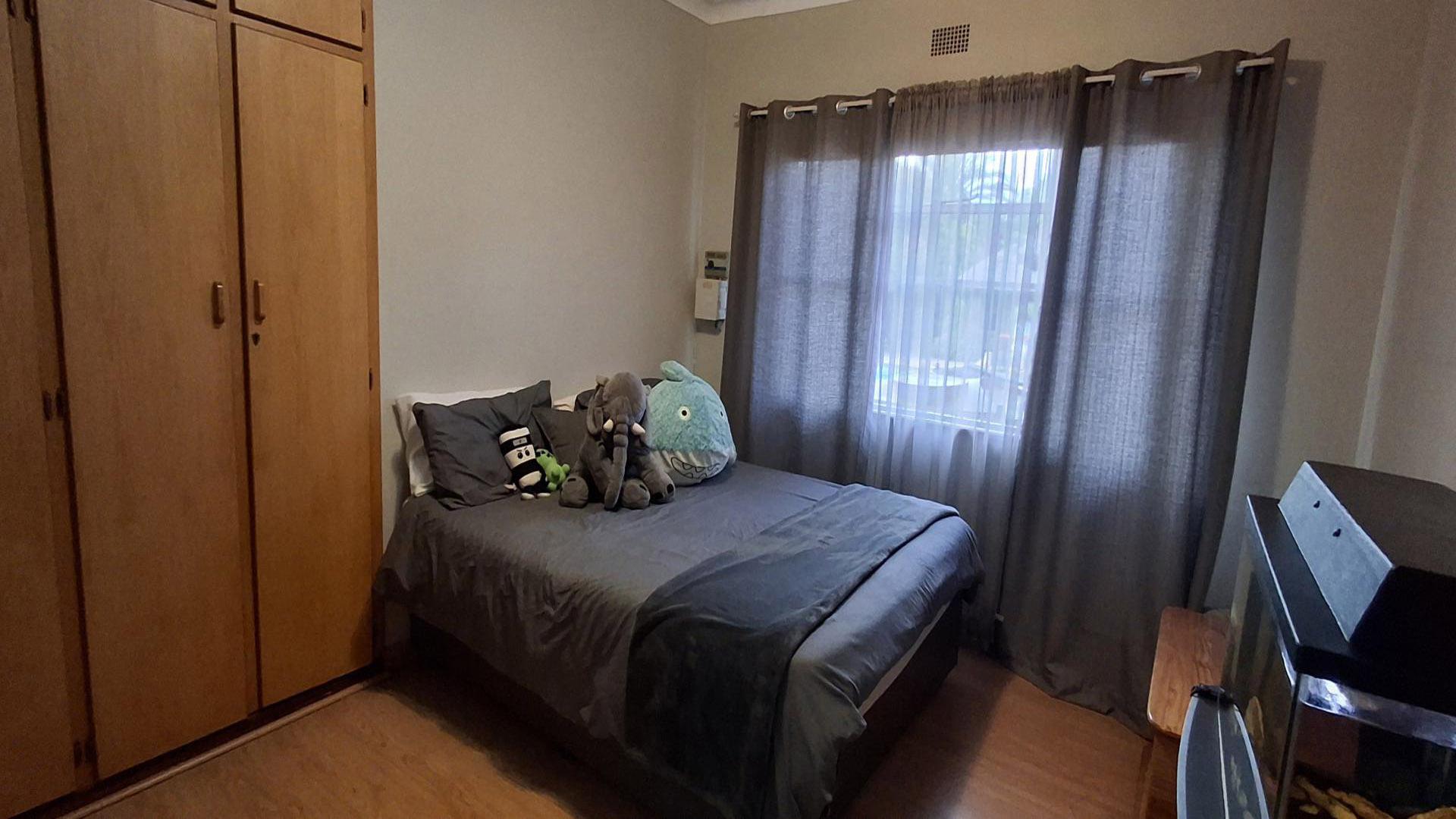 Bed Room 2 of property in Bloemfontein