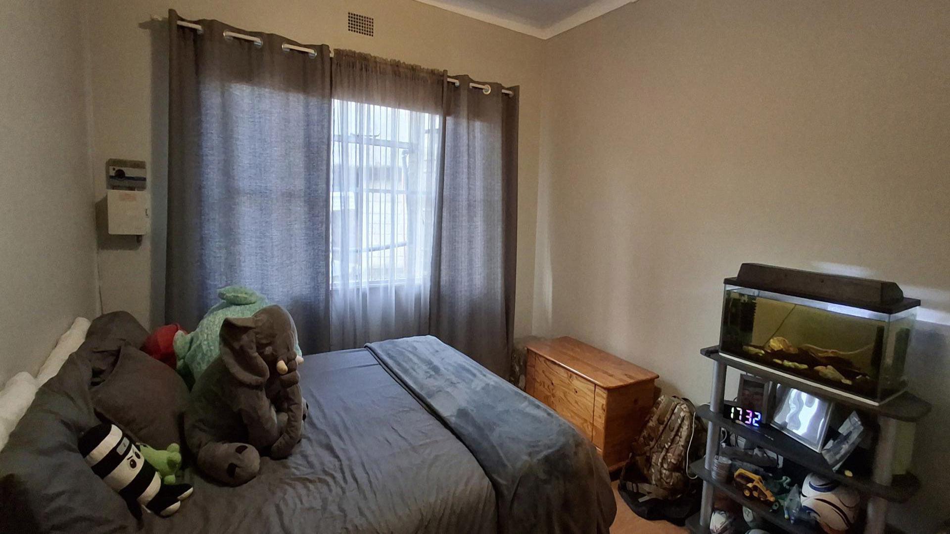Bed Room 2 of property in Bloemfontein